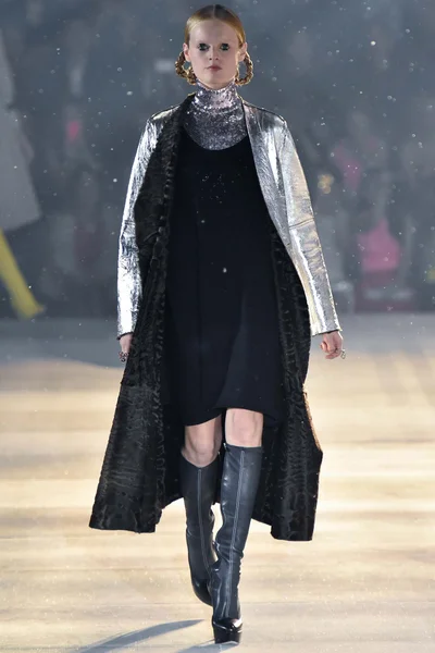 Look 24
